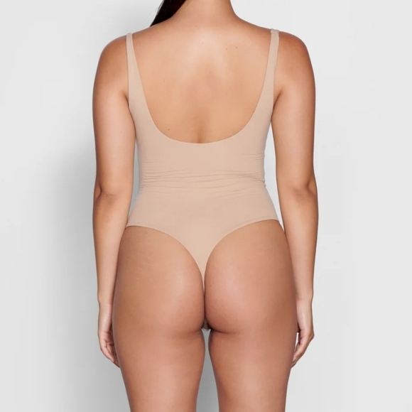 SKIMS Fit Everybody Square Neckline Bodysuit - Picture 3 of 5